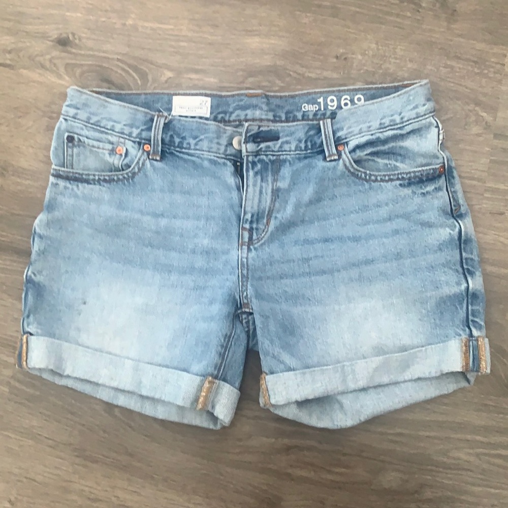 Size 27 gap boyfriend jean shorts